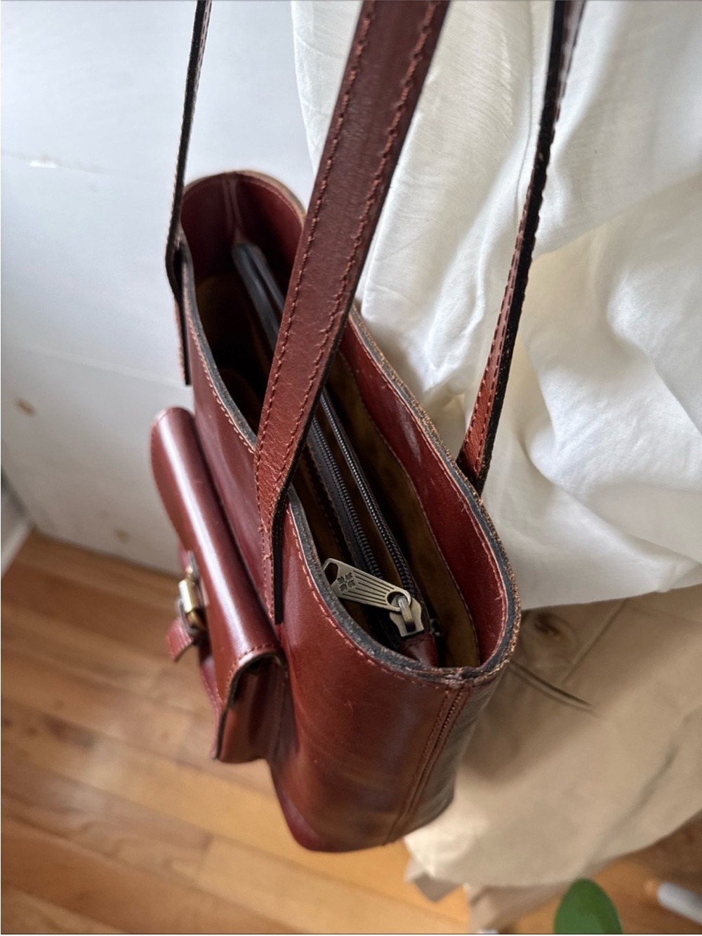 Patricia Nash Deep Chestnut Leather Shoulder Bag - Picture 3 of 16
